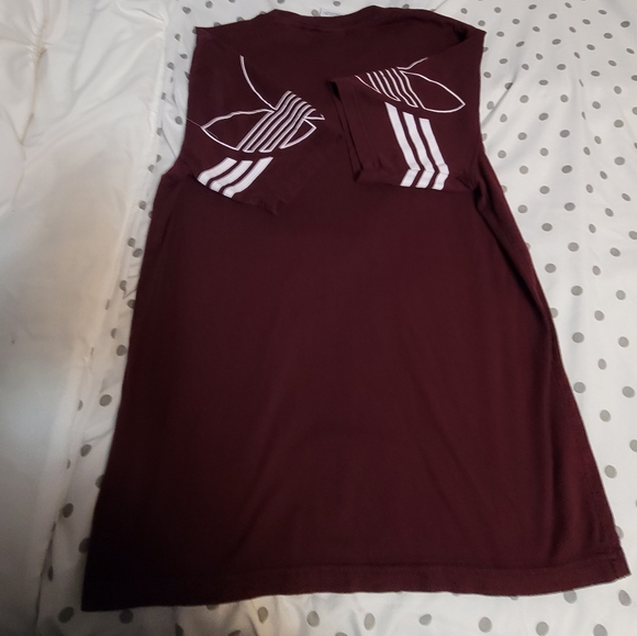 Adidas tshirt Size med - Picture 2 of 3